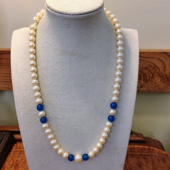 Vtg Karla Jordan Faux Pearl & Blue Translucent Glass Beaded Strand Necklace - Picture 2 of 6